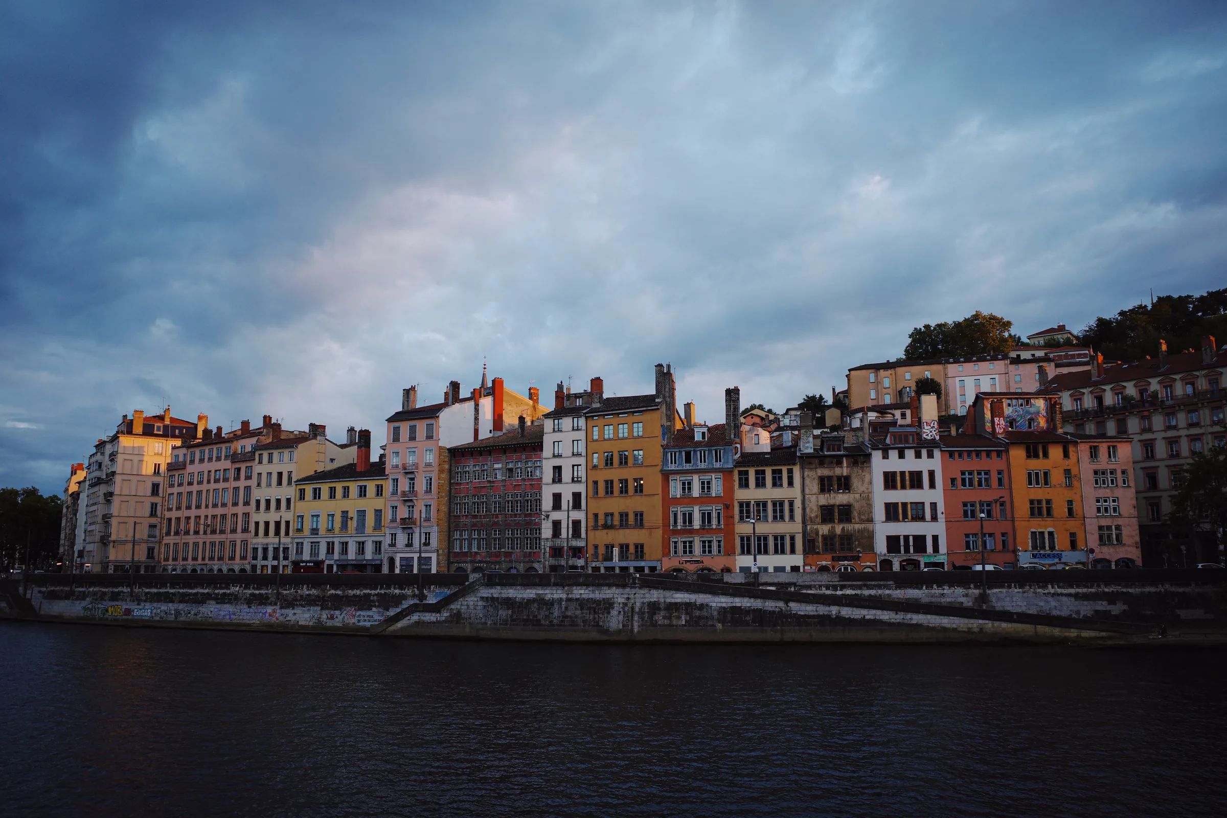 Façades colorées des quais de Saône à Lyon