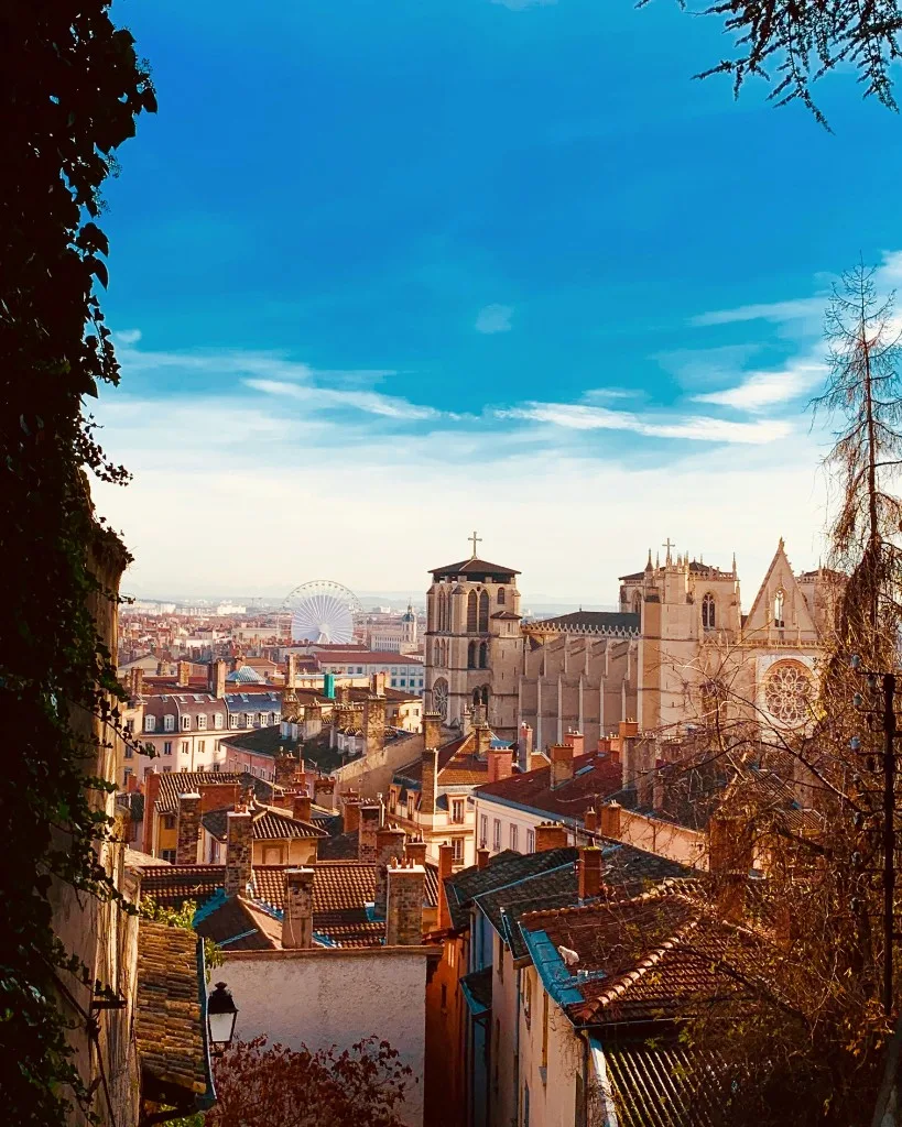 Toits du Vieux-Lyon et cathédrale Saint-Jean
